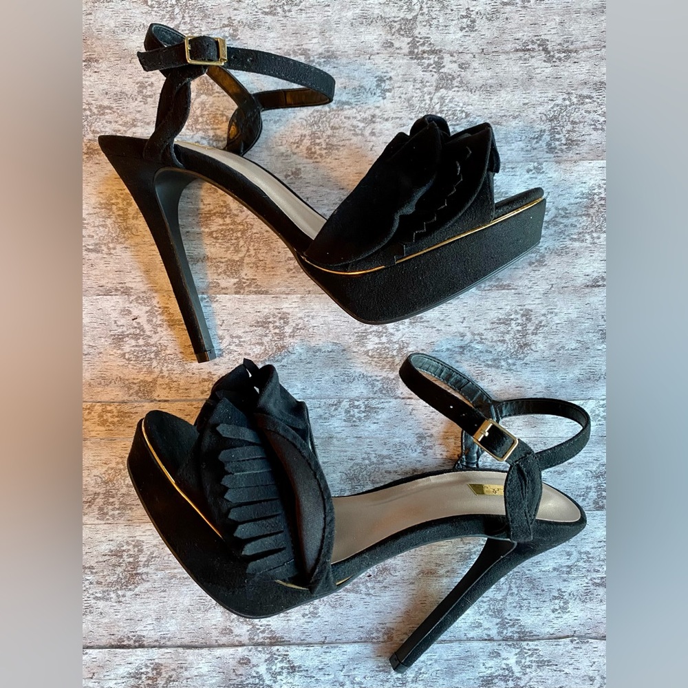 Qupid - Sexy ruffle/fringe black faux suede stiletto with gold detailing. Size 9